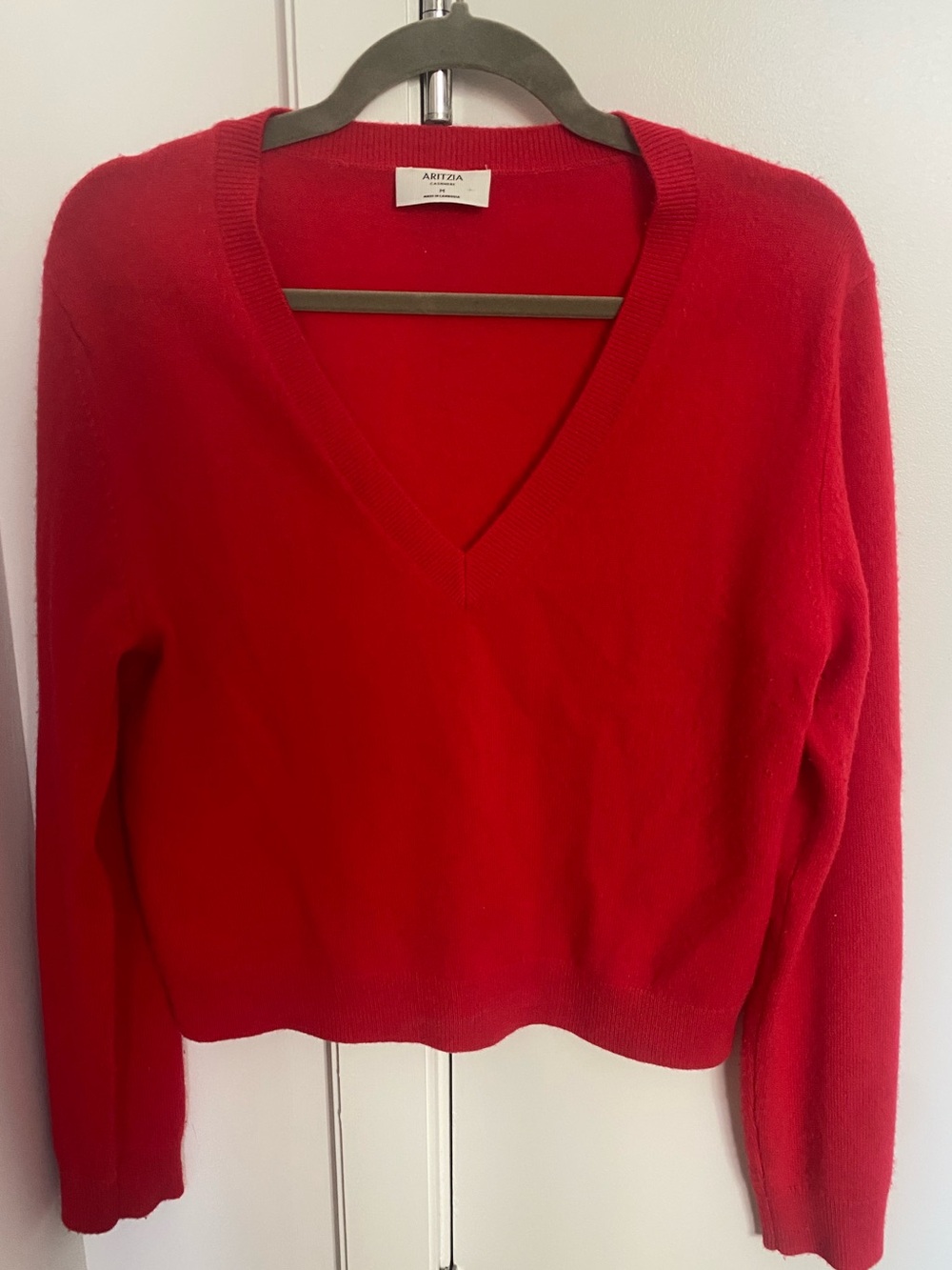 Aritzia Red V-Neck Women's Cashmere Sweater M